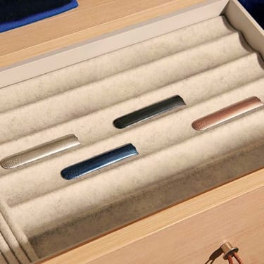 Ploom AURA front panels with Lunar Silver Augmented Pattern and other color options.