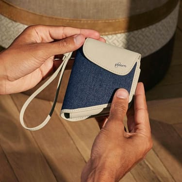 Accessori della custodia Ploom AURA Denim Leather Fusion Solo e Duo in un cassetto
