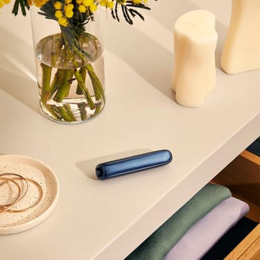 Ploom AURA front panel Navy Blue Augmented Pattern accessory on device