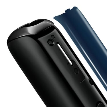 Primo piano del pannello frontale Ploom Aura in Navy Blue, staccato dal dispositivo.