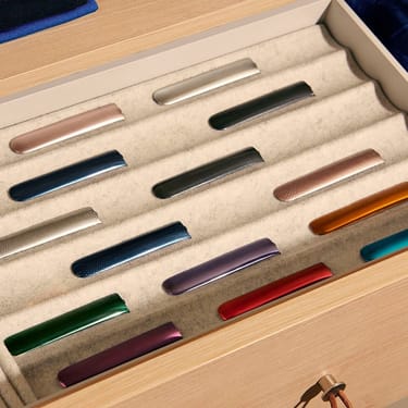Ploom AURA front panels with Navy Blue and other color options.